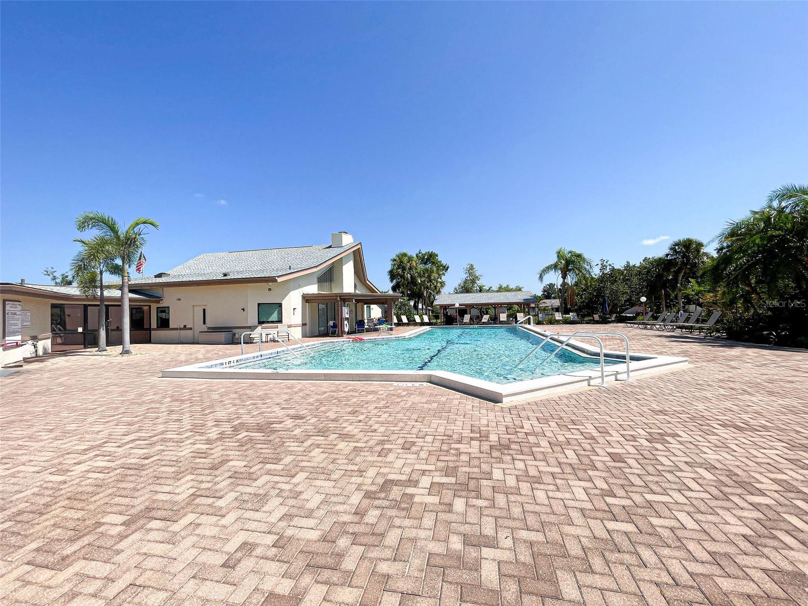 Image 53 of 63 For 631 Foxwood Boulevard 256