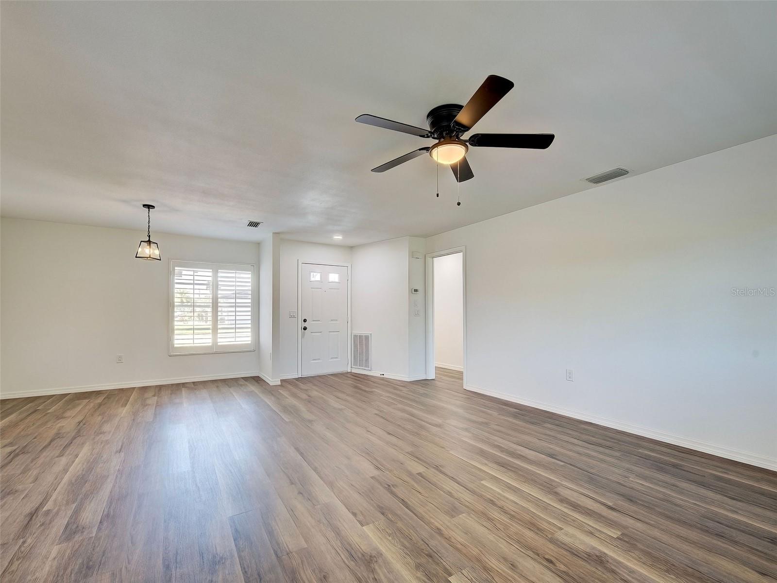 Image 9 of 63 For 631 Foxwood Boulevard 256