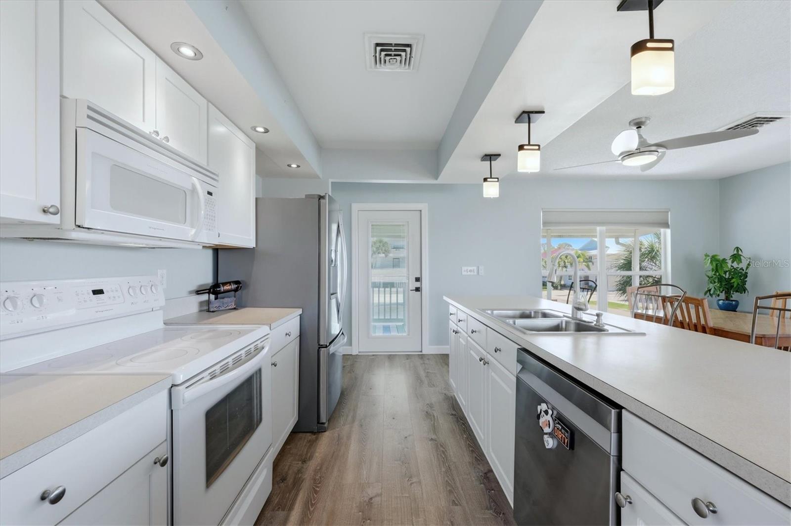 Image 11 of 42 For 874 Harvard Street