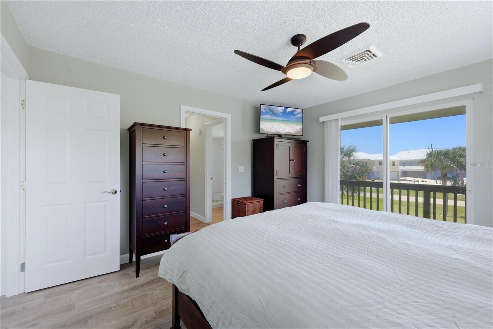 Image 15 of 42 For 874 Harvard Street