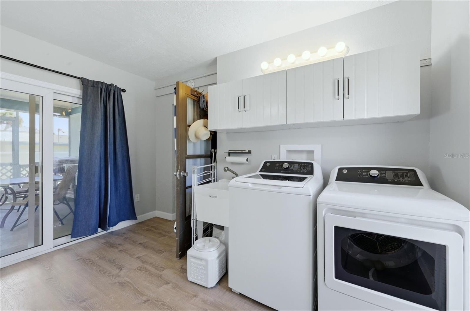 Image 23 of 42 For 874 Harvard Street