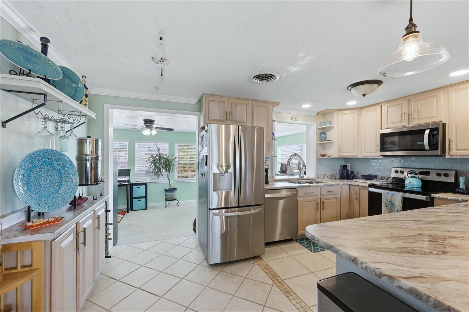 Image 10 of 51 For 866 6th Street