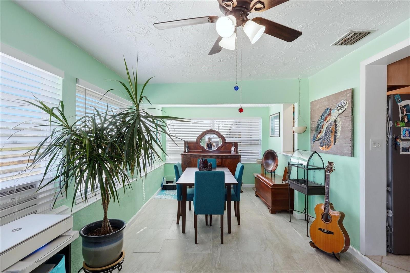 Image 11 of 51 For 866 6th Street