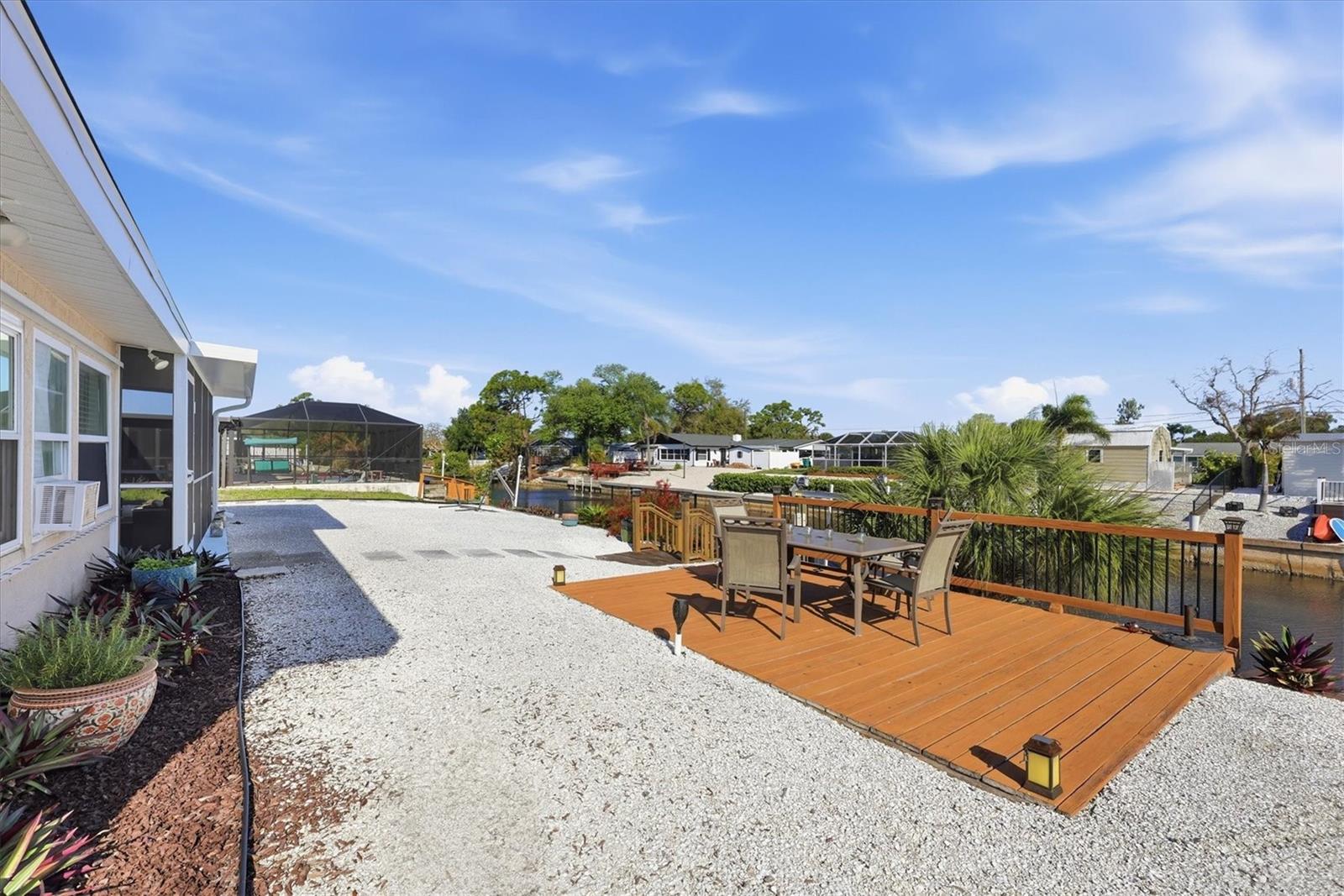 Image 17 of 51 For 866 6th Street