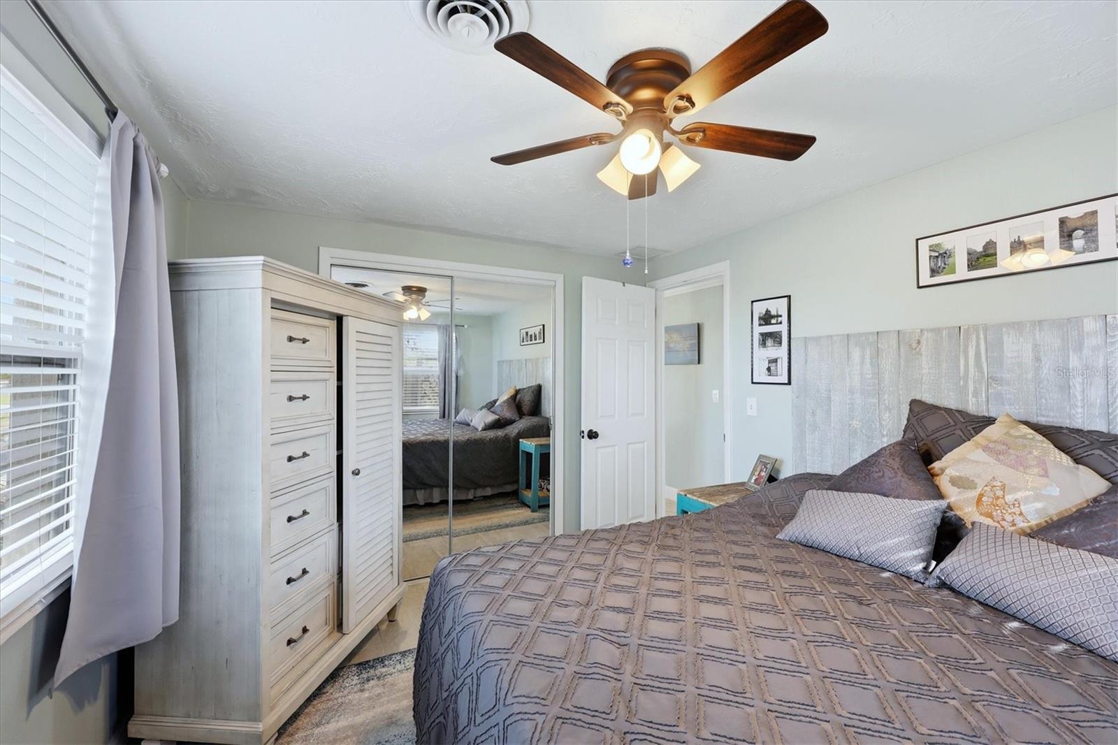 Image 24 of 51 For 866 6th Street