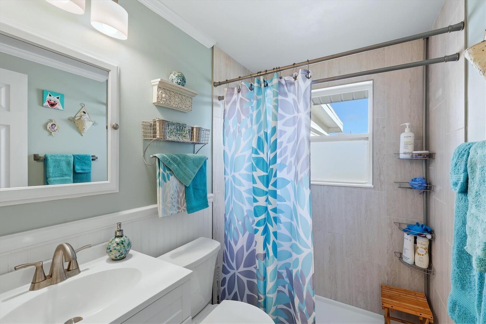 Image 25 of 51 For 866 6th Street