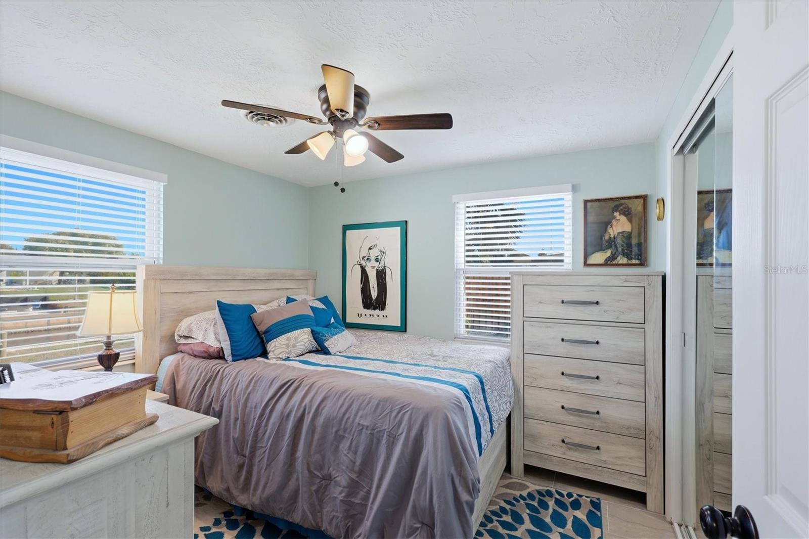 Image 26 of 51 For 866 6th Street