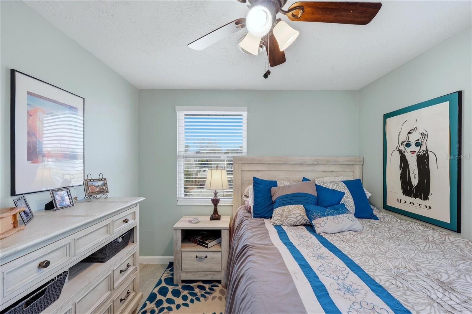 Image 27 of 51 For 866 6th Street