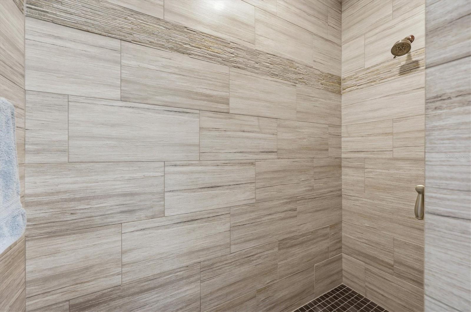 Image 33 of 89 For 15260 Leipzig Circle