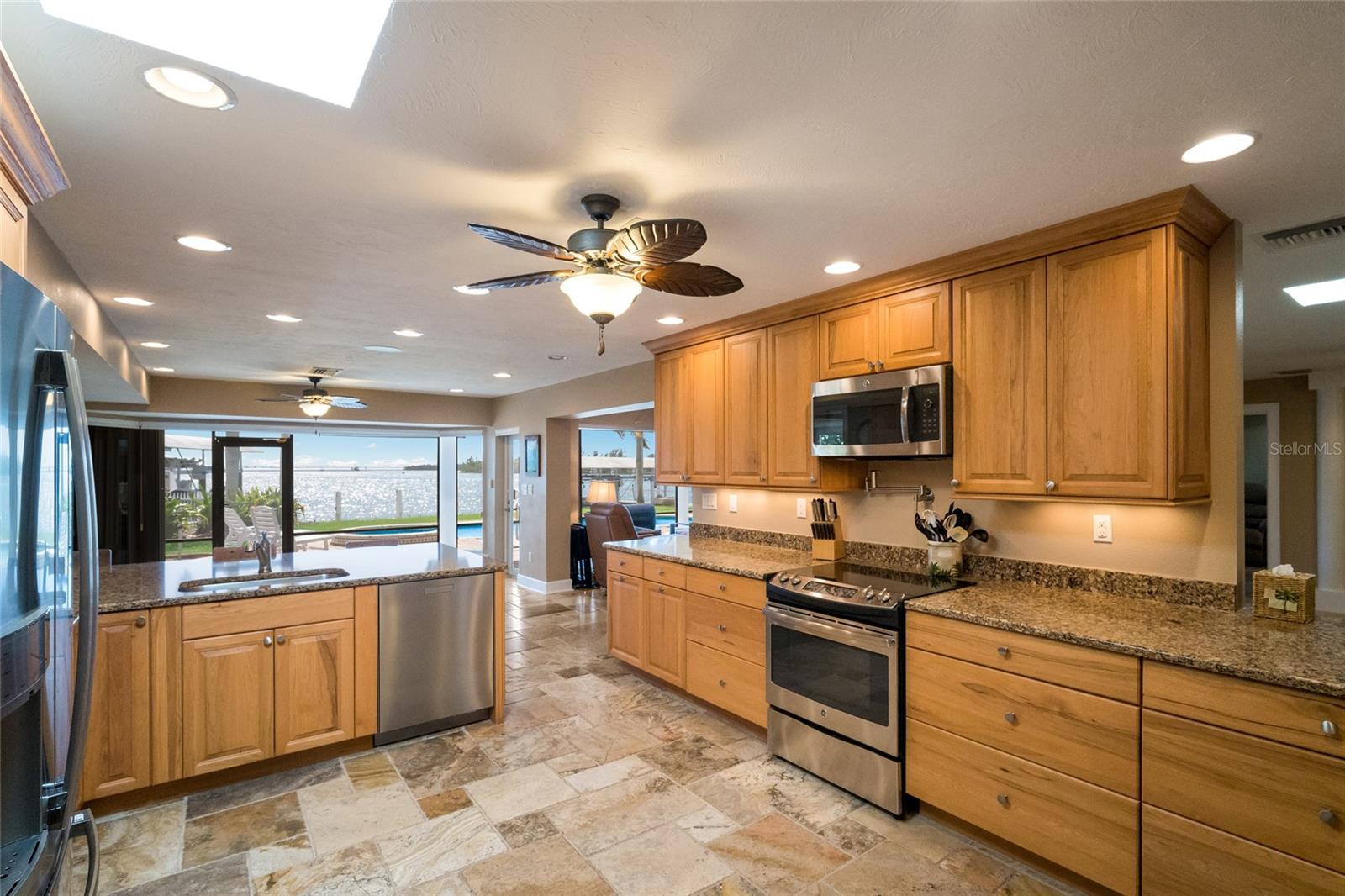 Image 22 of 63 For 90 Buccaneer Bend