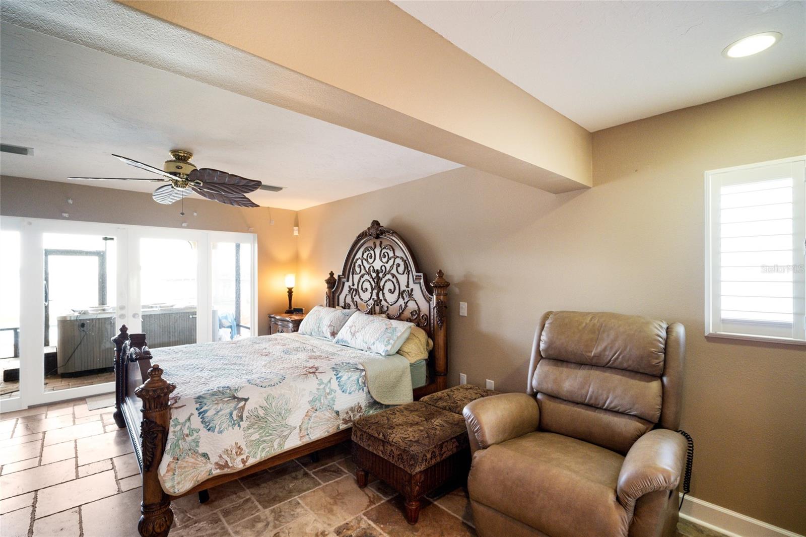 Image 28 of 63 For 90 Buccaneer Bend