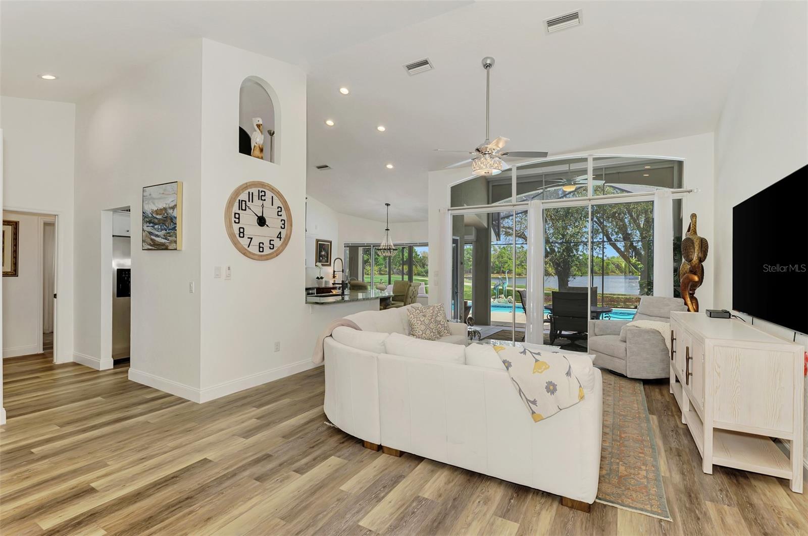 Image 13 of 93 For 14518 Bridgeview Lane