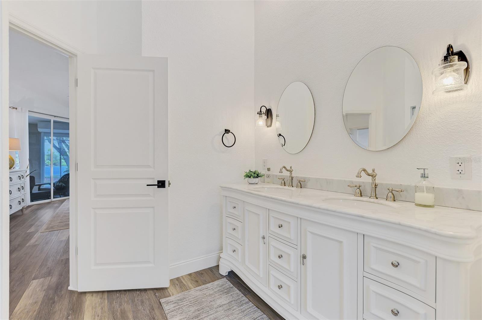 Image 42 of 93 For 14518 Bridgeview Lane