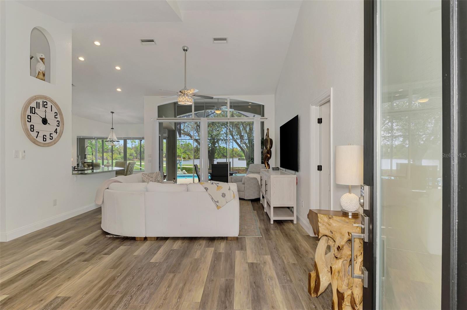 Image 9 of 93 For 14518 Bridgeview Lane