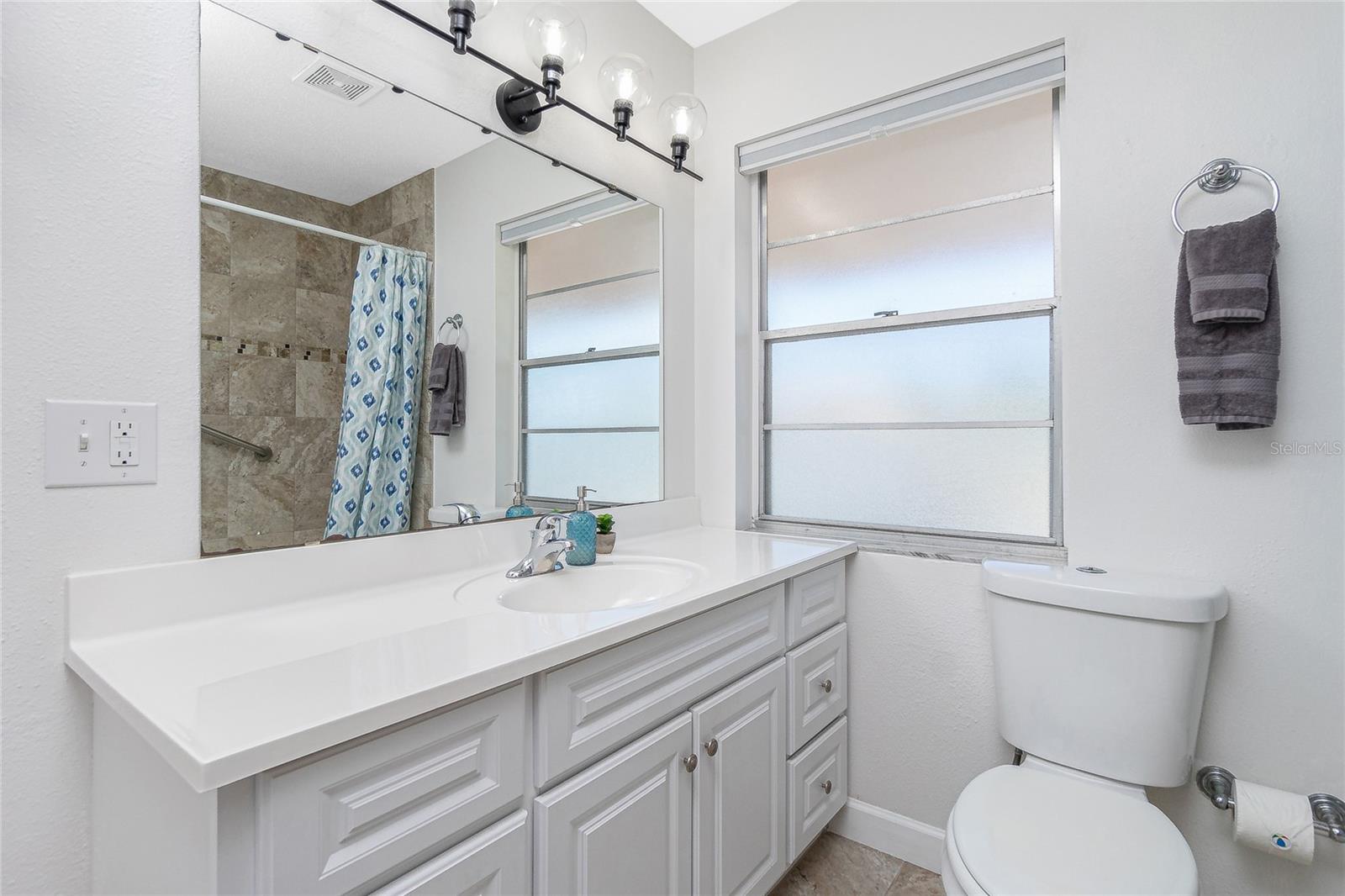 Image 25 of 44 For 2375 Beach Road 2b