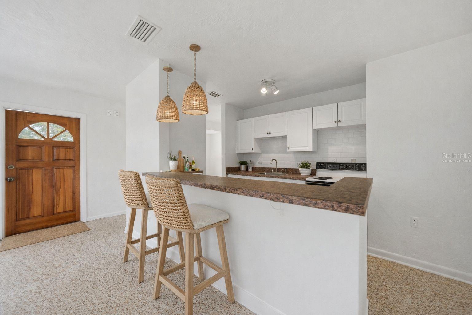 Image 11 of 41 For 21035 Glendale Avenue