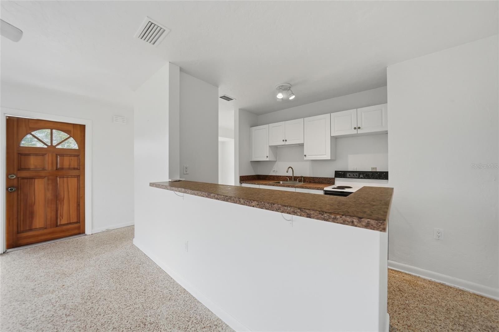 Image 12 of 41 For 21035 Glendale Avenue