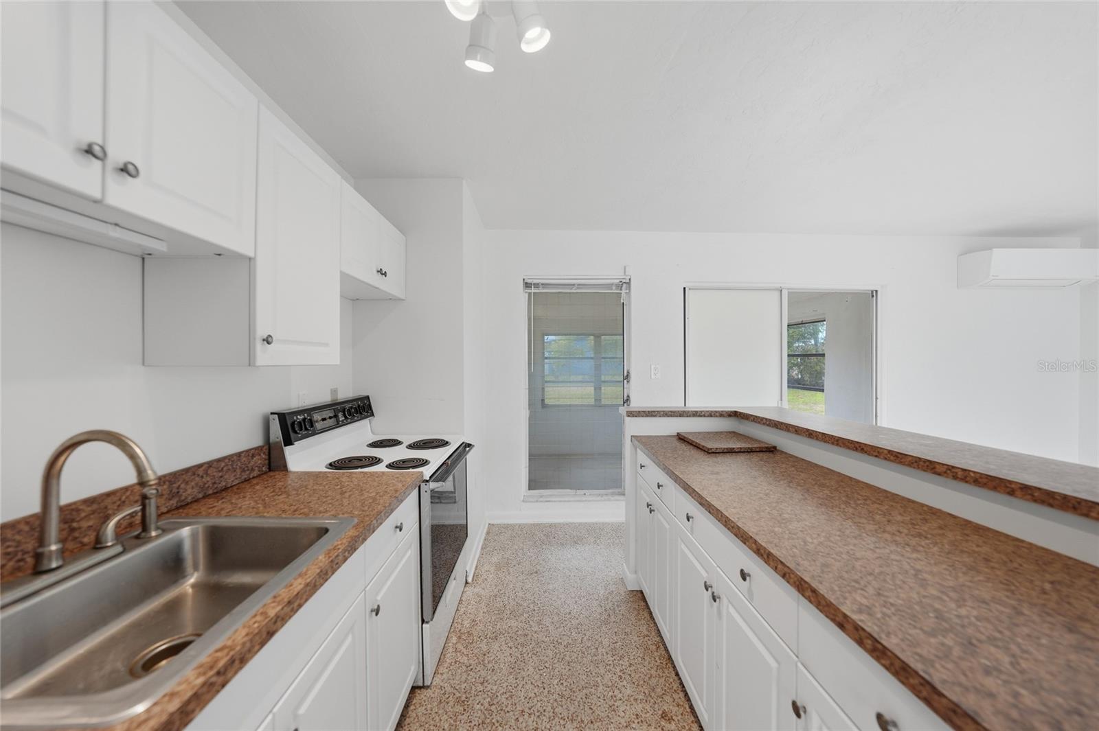 Image 18 of 41 For 21035 Glendale Avenue