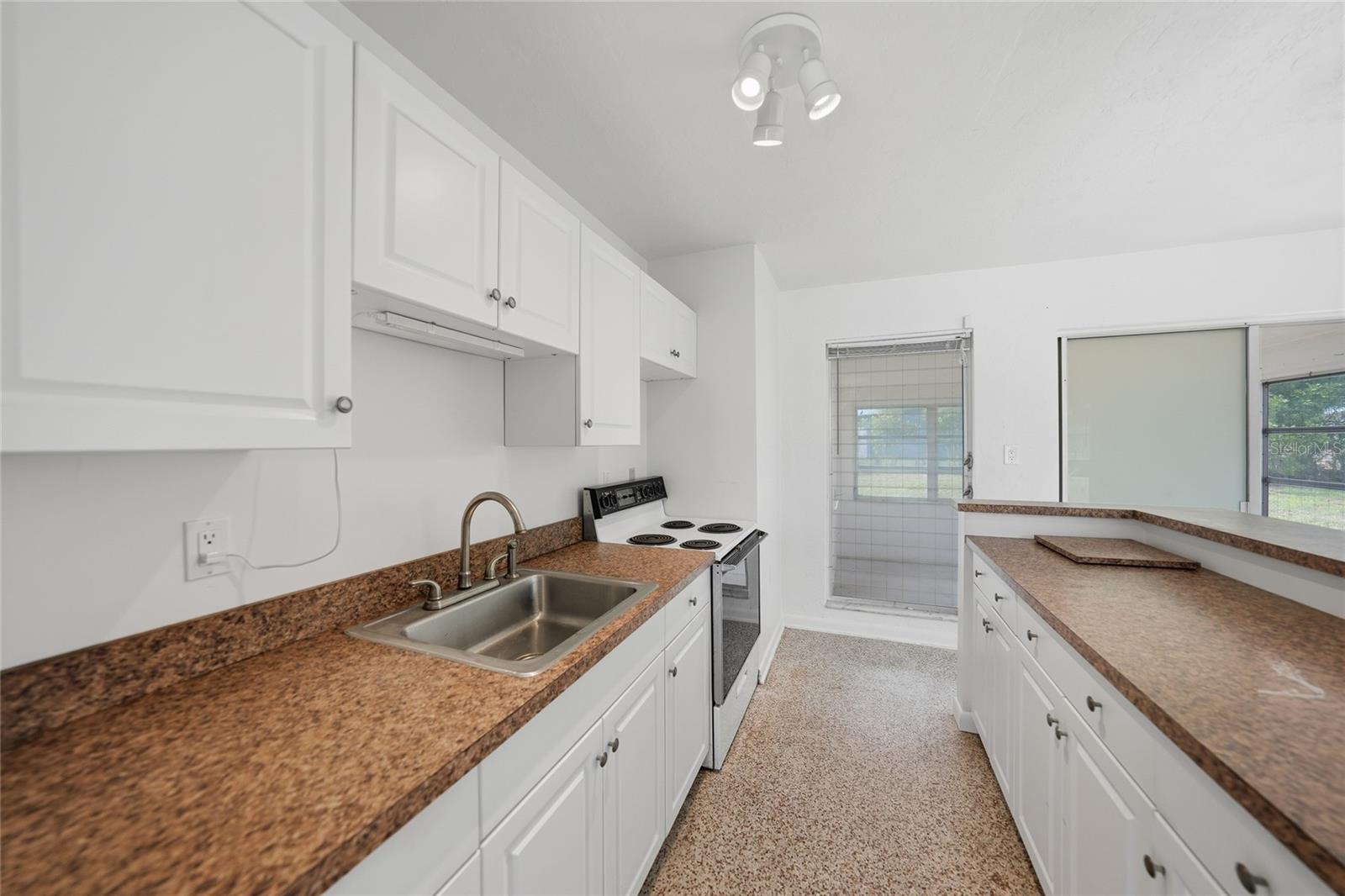 Image 20 of 41 For 21035 Glendale Avenue