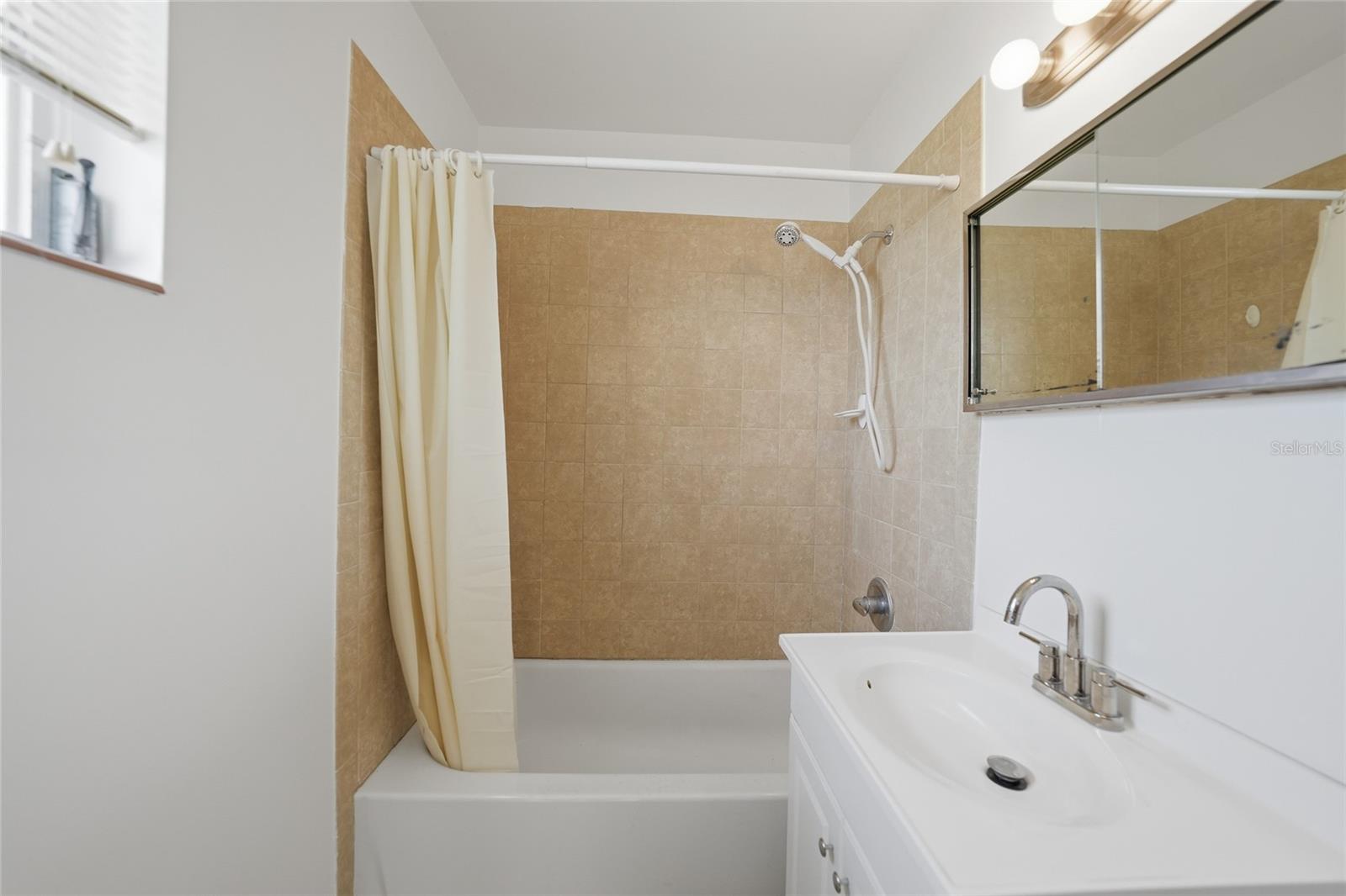 Image 27 of 41 For 21035 Glendale Avenue