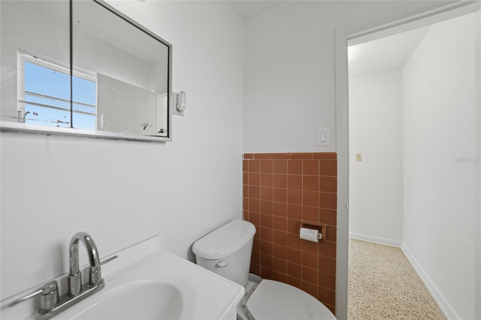 Image 28 of 41 For 21035 Glendale Avenue