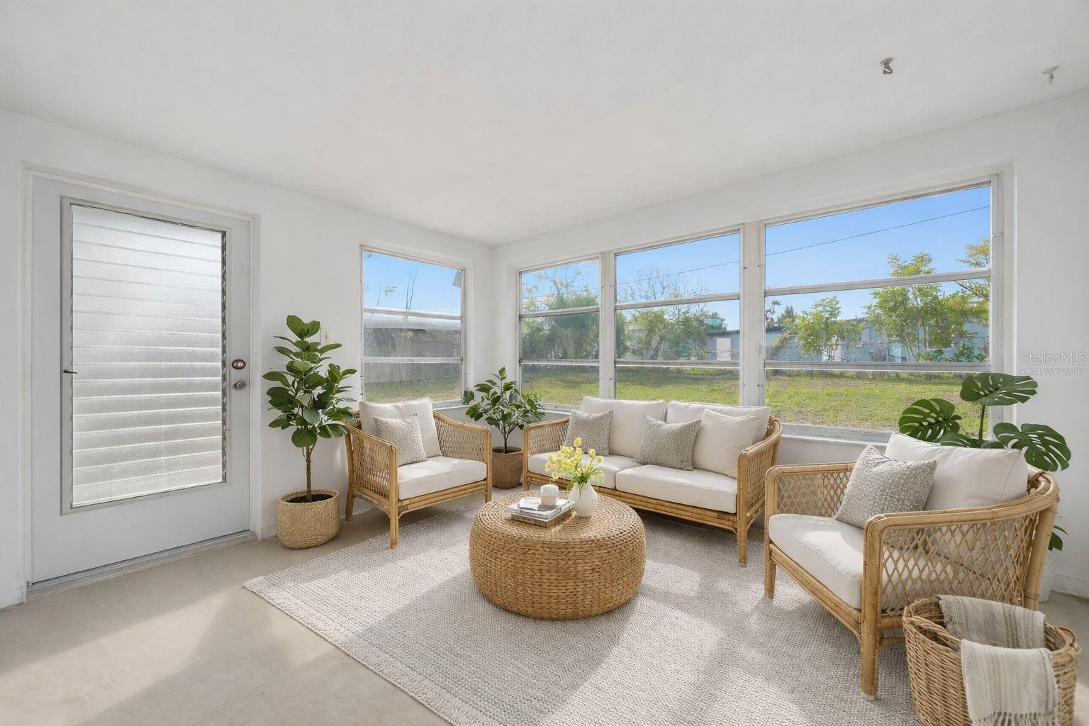 Image 29 of 41 For 21035 Glendale Avenue