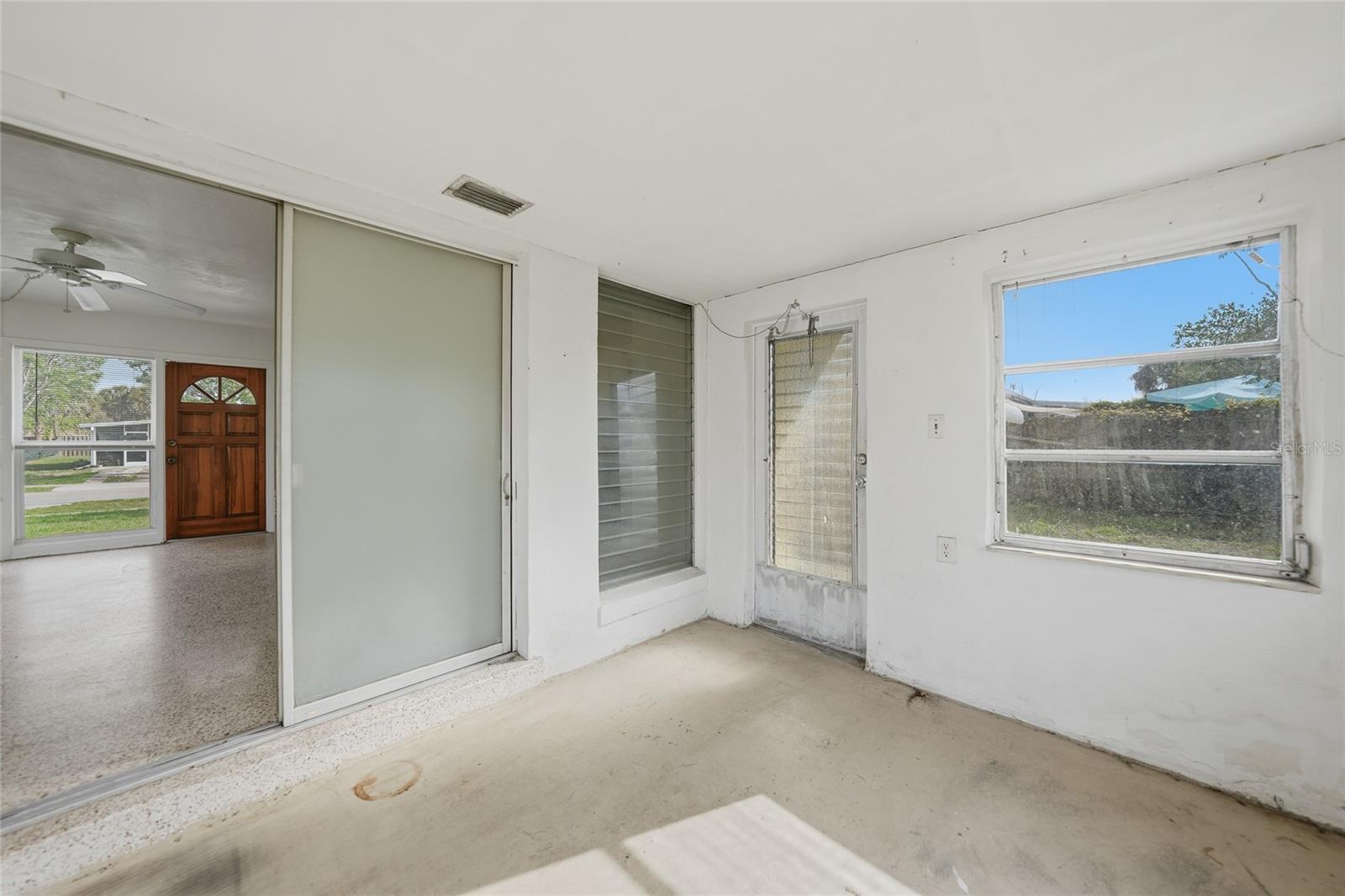 Image 32 of 41 For 21035 Glendale Avenue