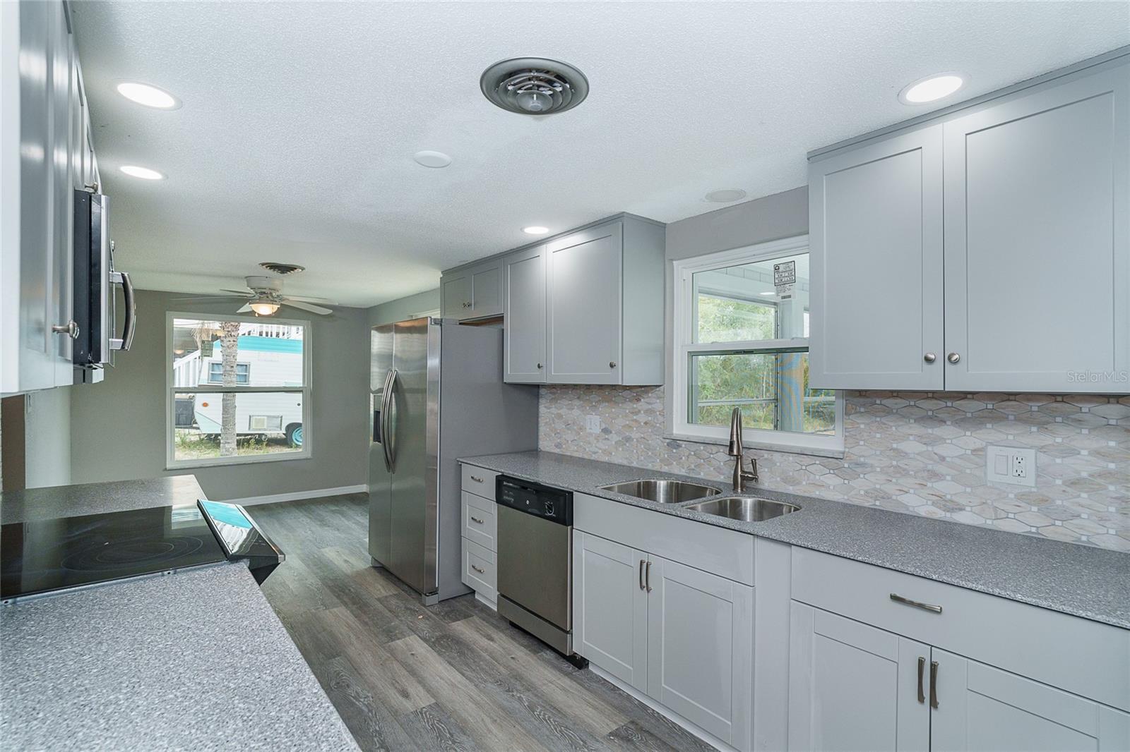 Image 11 of 62 For 130 Crestview Drive