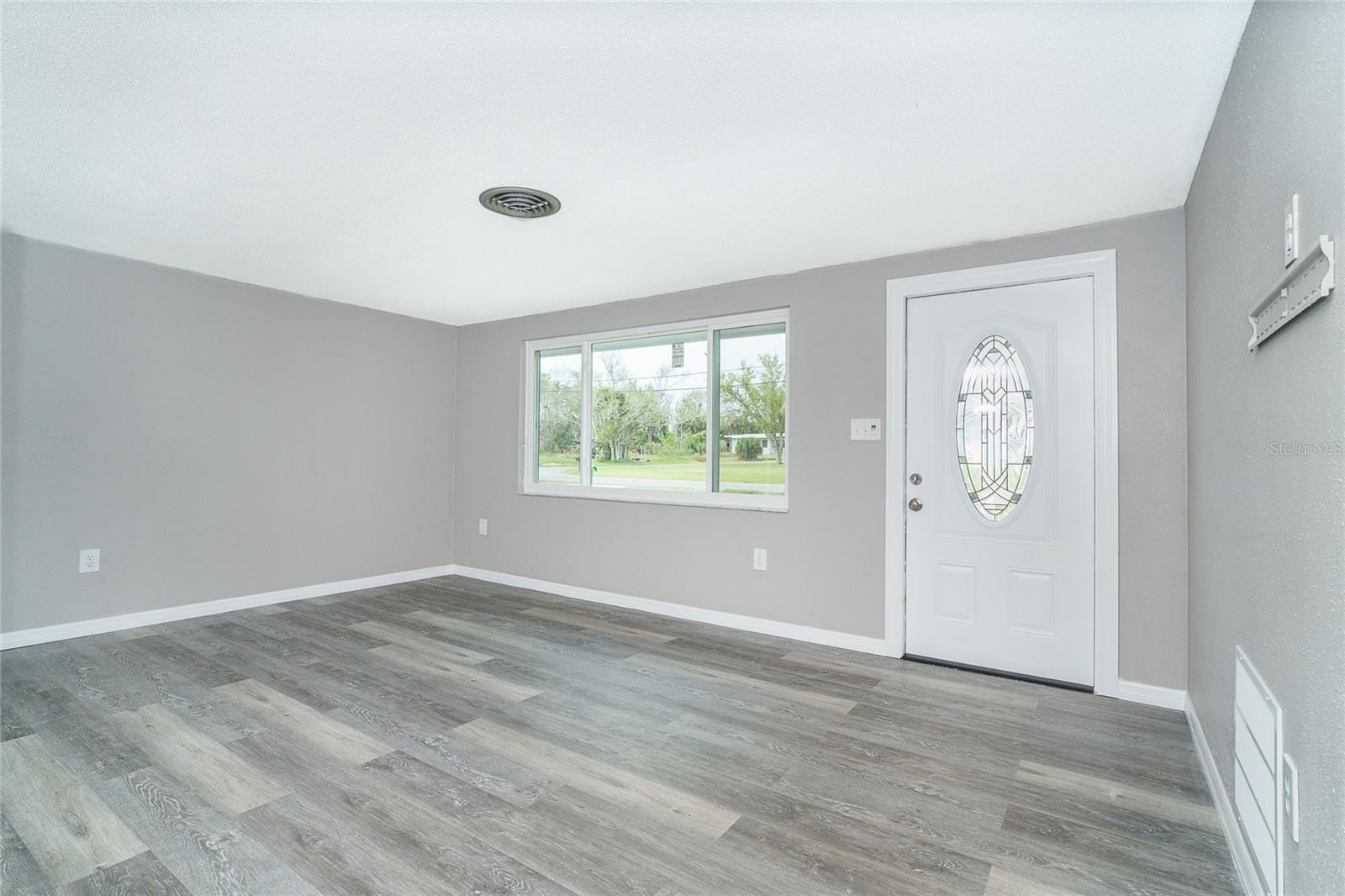 Image 5 of 62 For 130 Crestview Drive