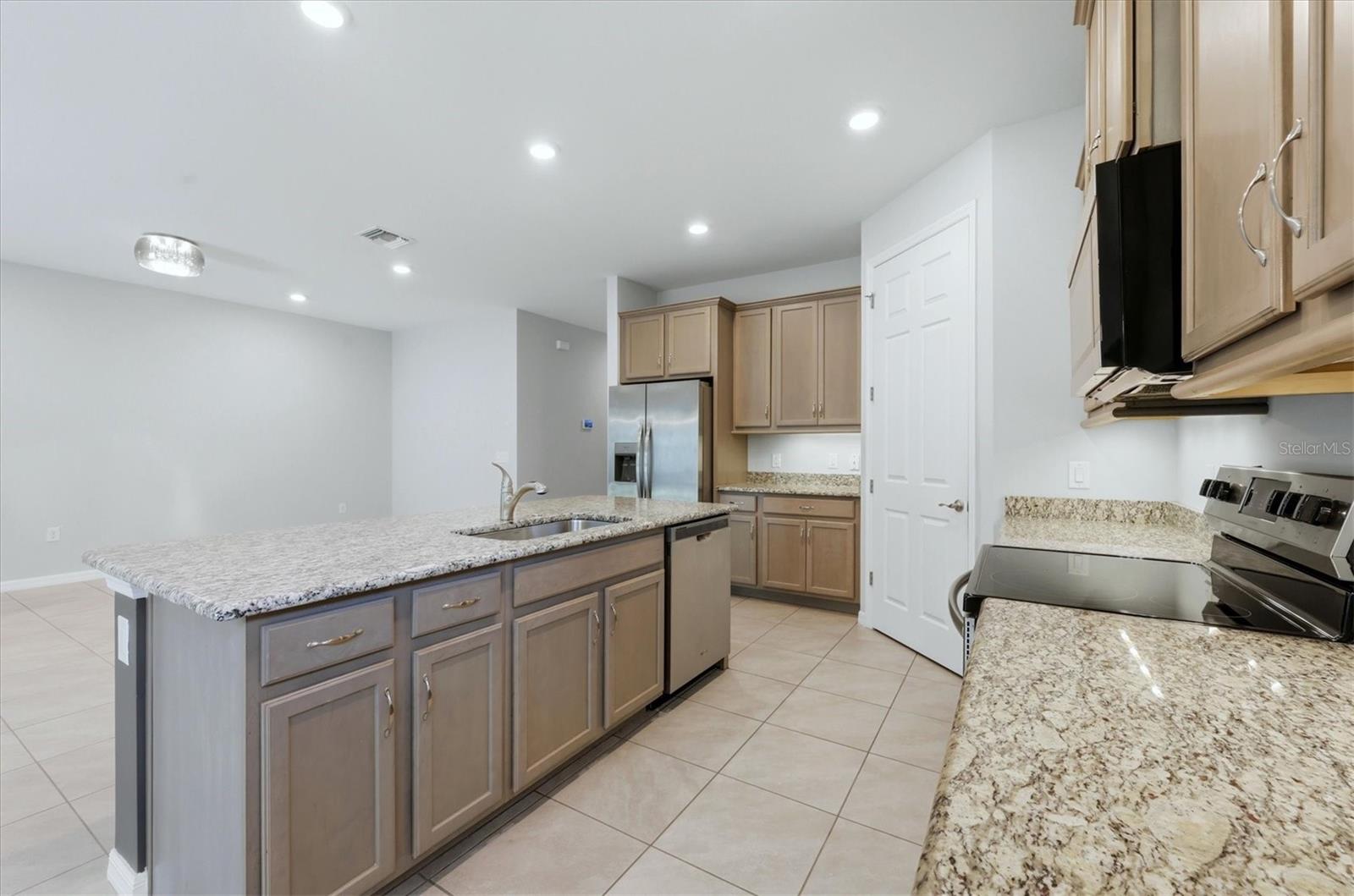 Image 14 of 57 For 12031 Lovegrass Street