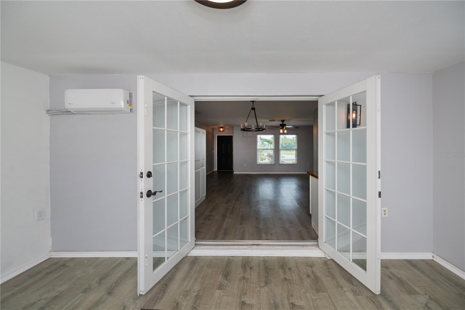 Image 23 of 55 For 9601 Gulfstream Boulevard