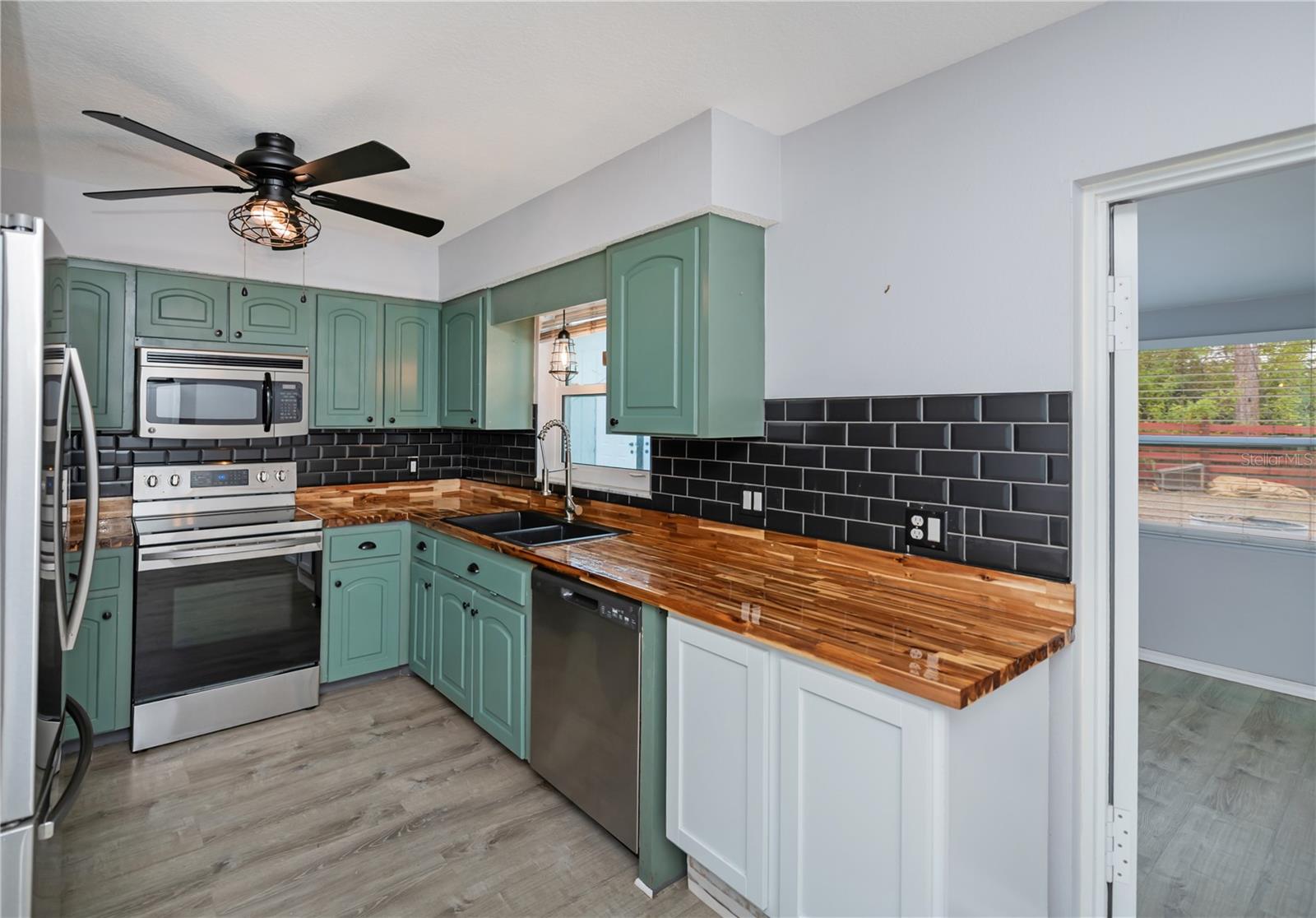 Image 6 of 55 For 9601 Gulfstream Boulevard