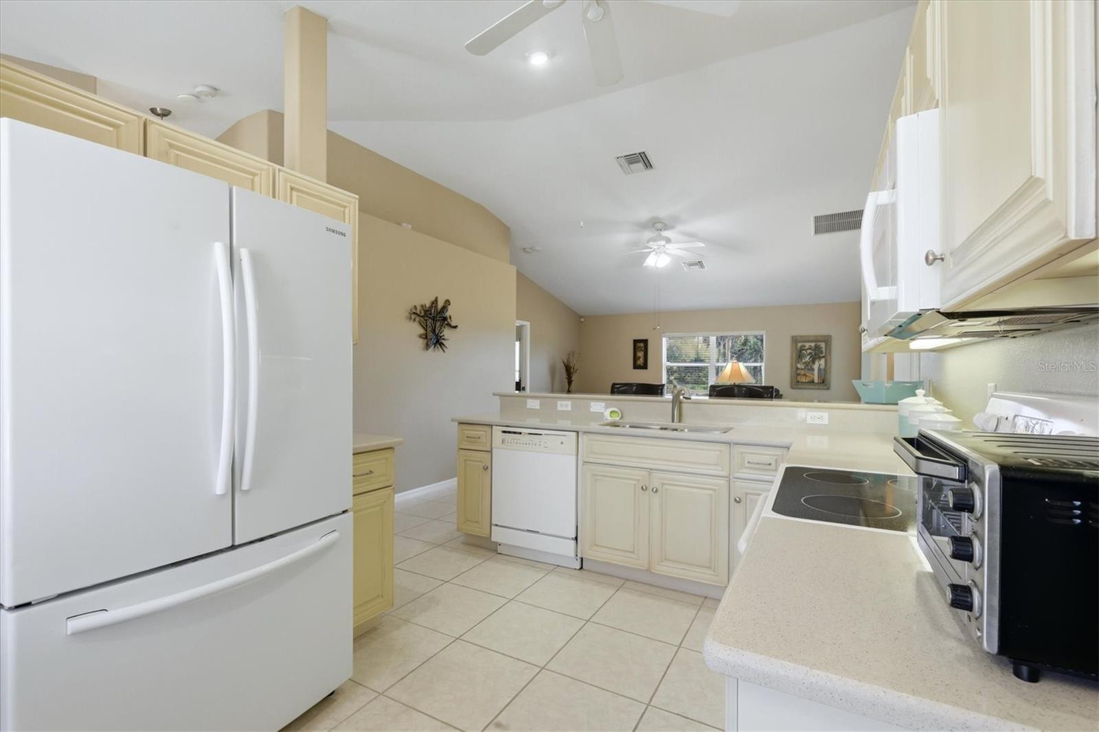 Image 12 of 38 For 347 Boundary Boulevard 103