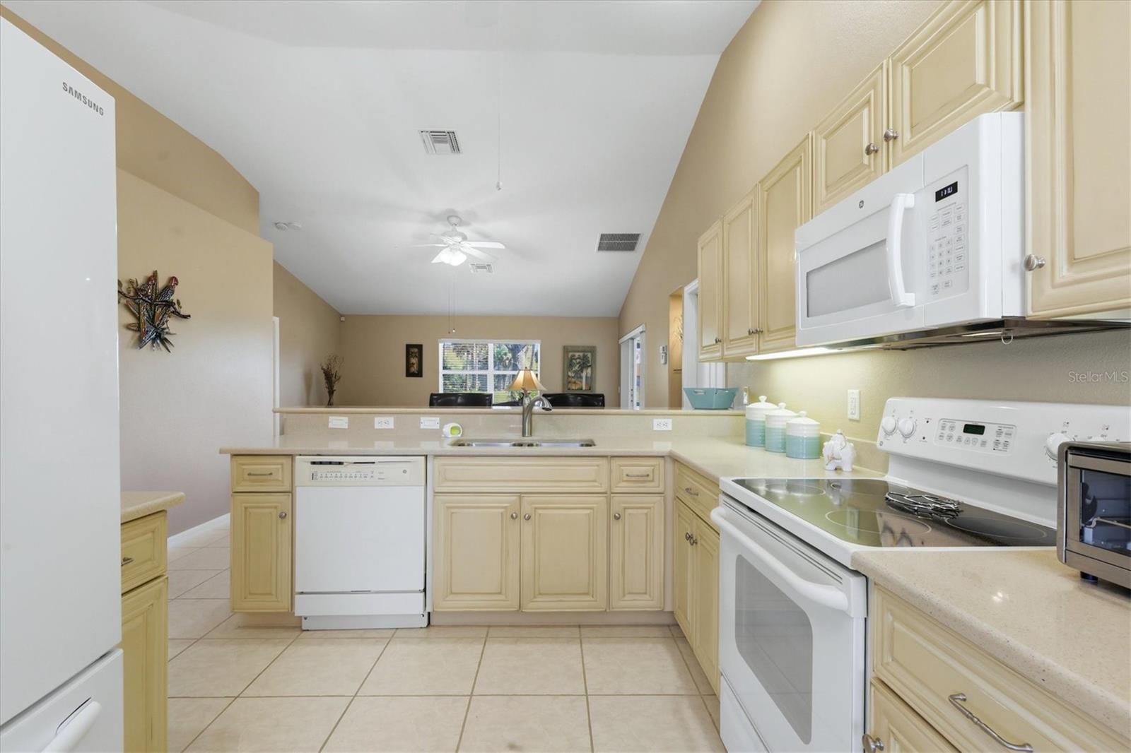 Image 13 of 38 For 347 Boundary Boulevard 103