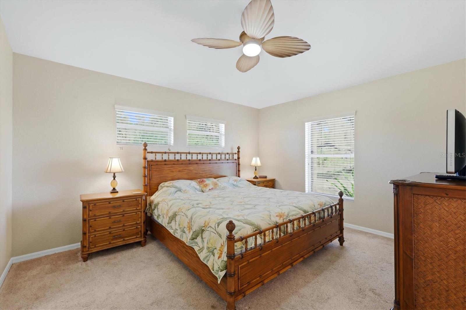 Image 18 of 38 For 347 Boundary Boulevard 103