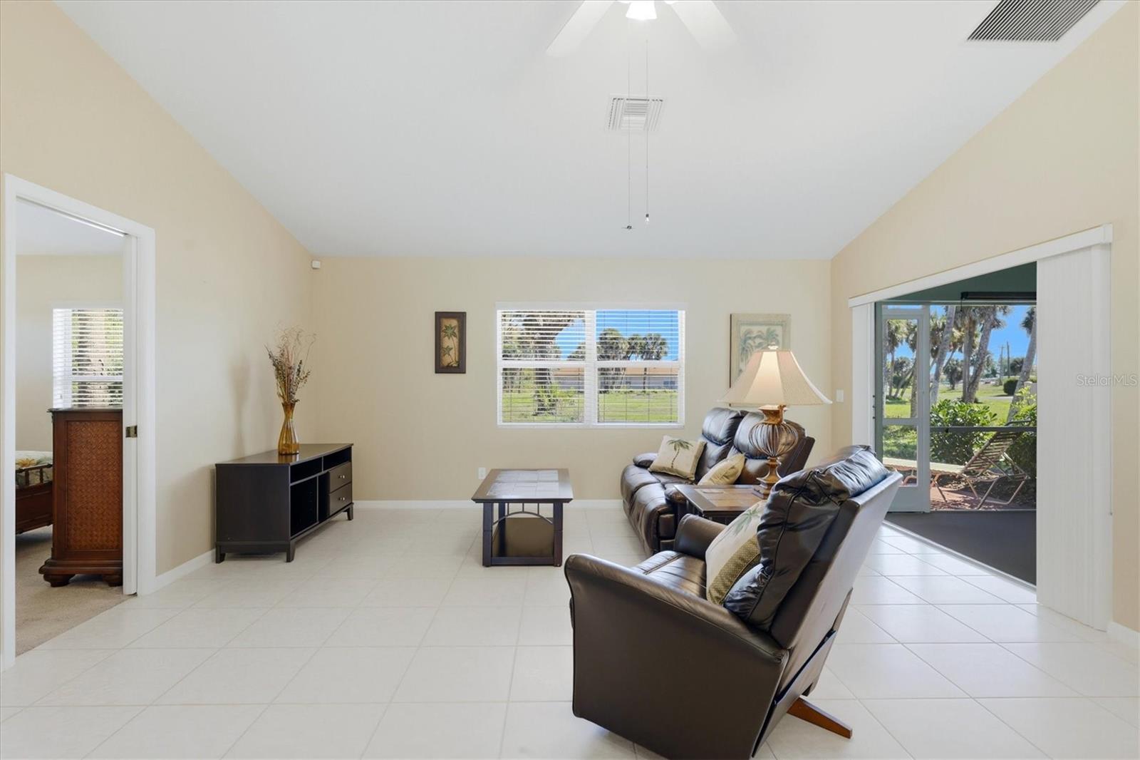 Image 7 of 38 For 347 Boundary Boulevard 103