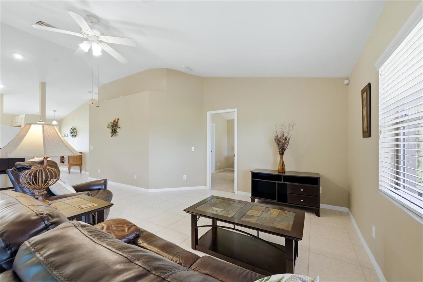 Image 8 of 38 For 347 Boundary Boulevard 103