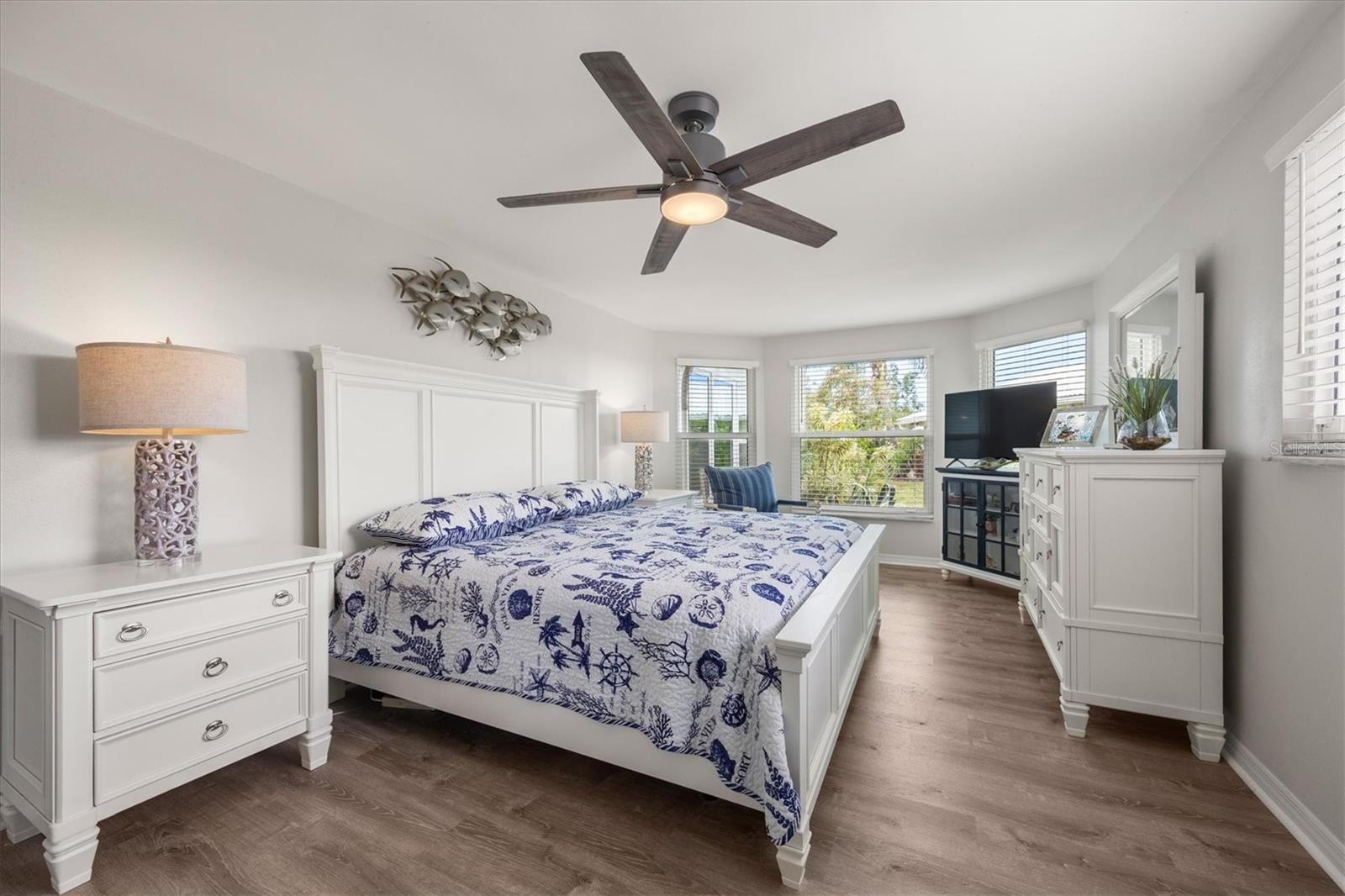 Image 18 of 56 For 35 Oakwood Drive N 35