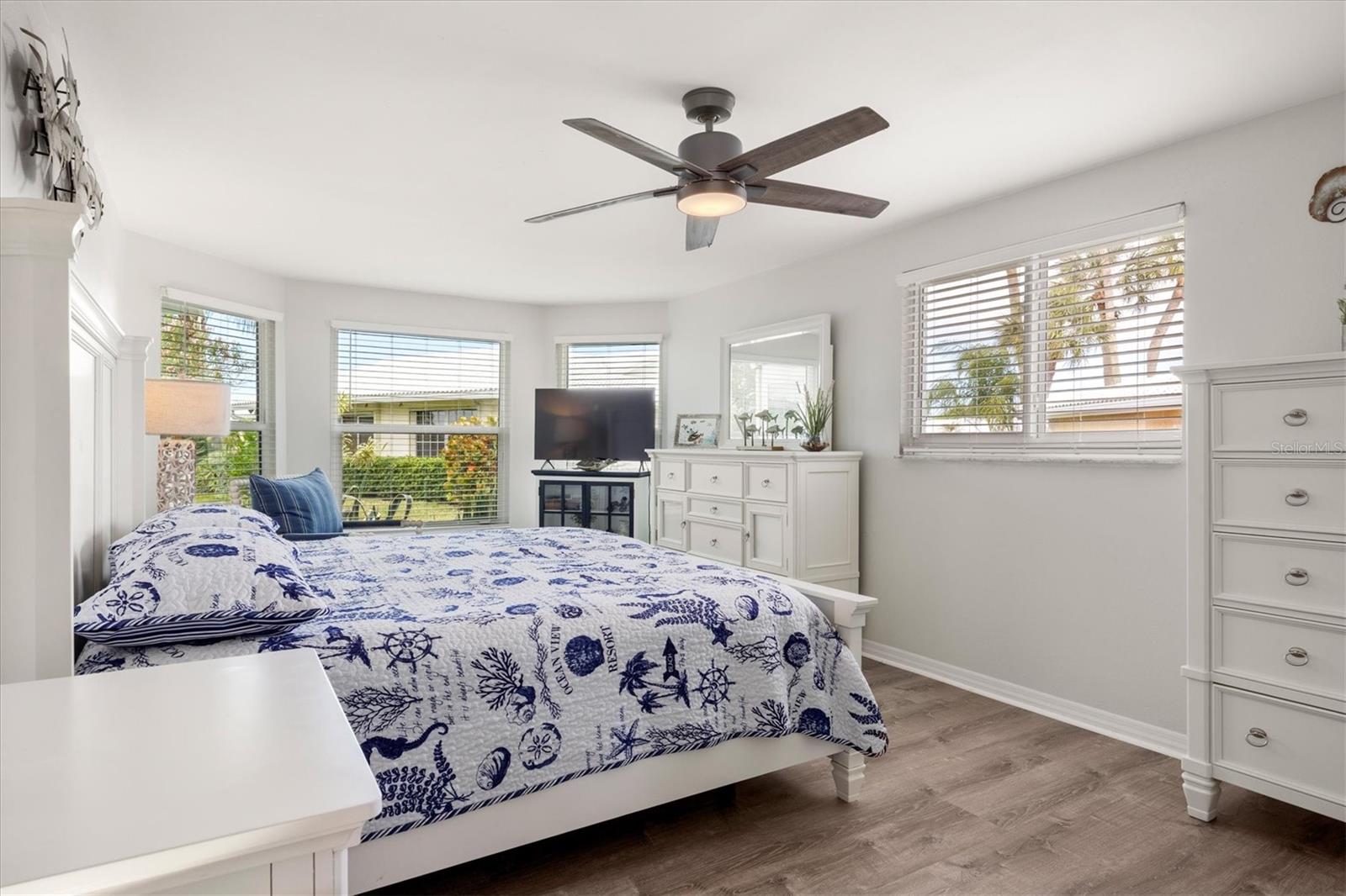 Image 19 of 56 For 35 Oakwood Drive N 35