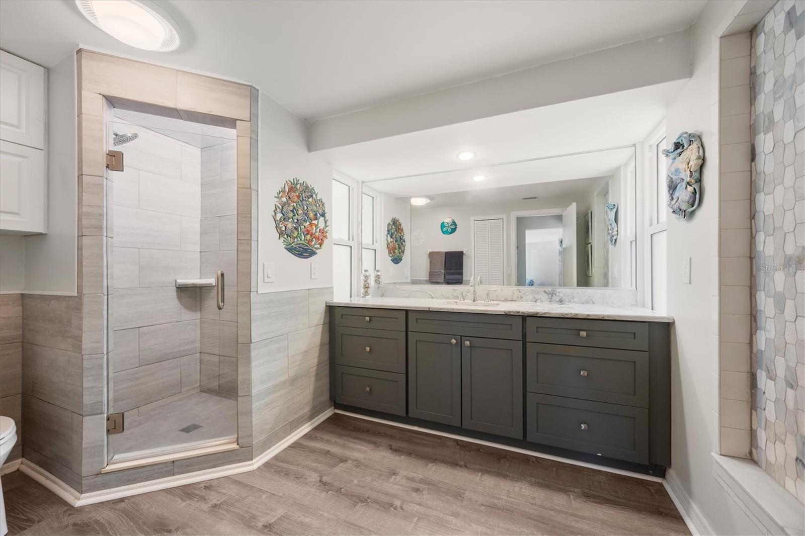 Image 21 of 56 For 35 Oakwood Drive N 35