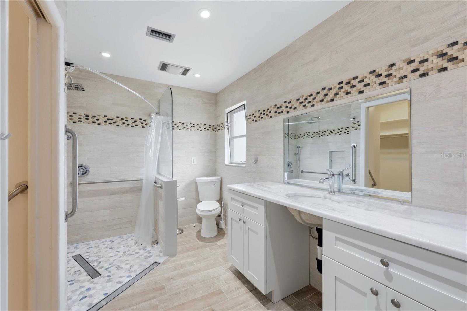 Image 20 of 45 For 58 Windsor Drive