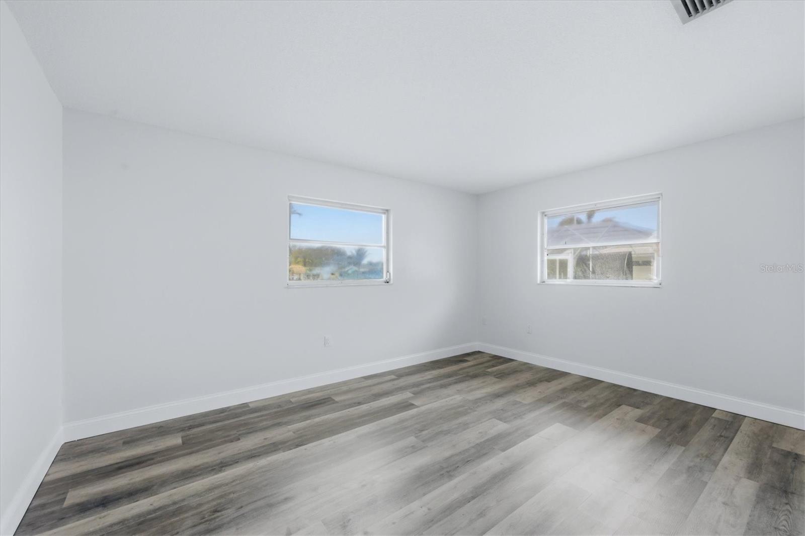 Image 23 of 45 For 58 Windsor Drive