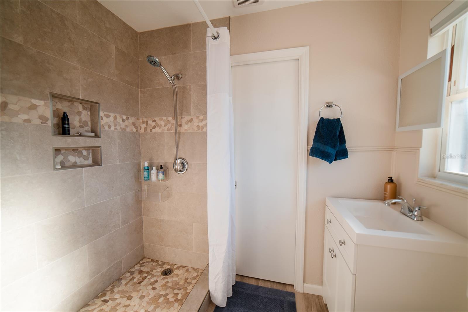 Image 23 of 37 For 35 Stanford Road