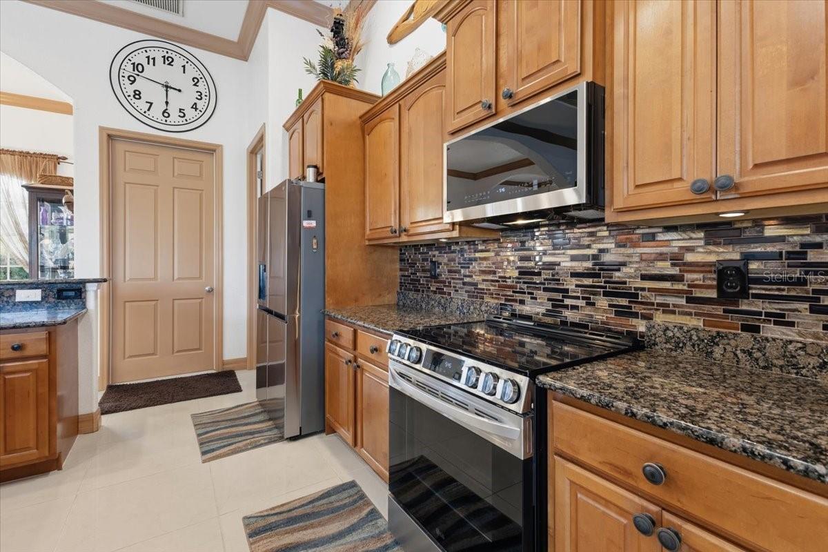 Image 17 of 72 For 185 Rotonda Boulevard E