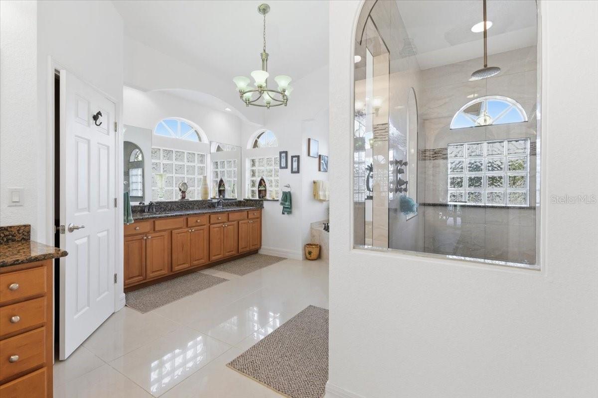 Image 26 of 72 For 185 Rotonda Boulevard E