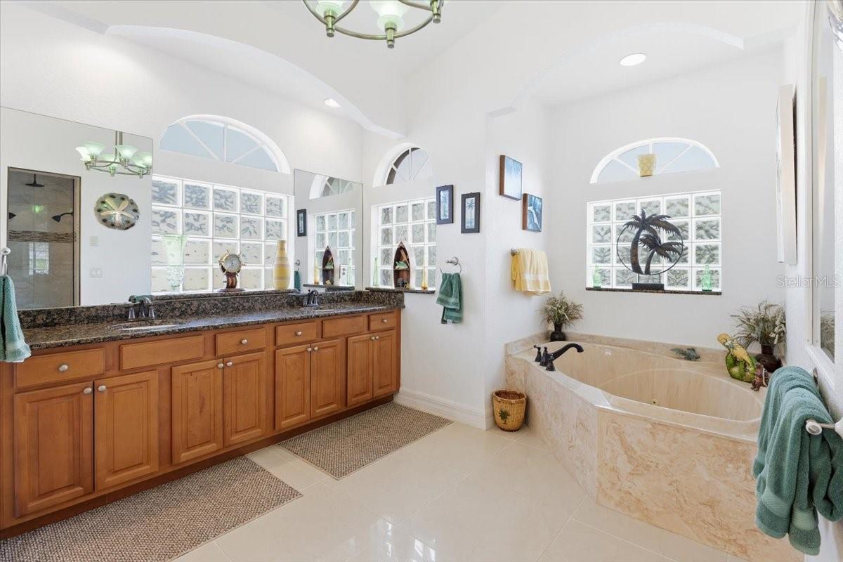 Image 29 of 72 For 185 Rotonda Boulevard E