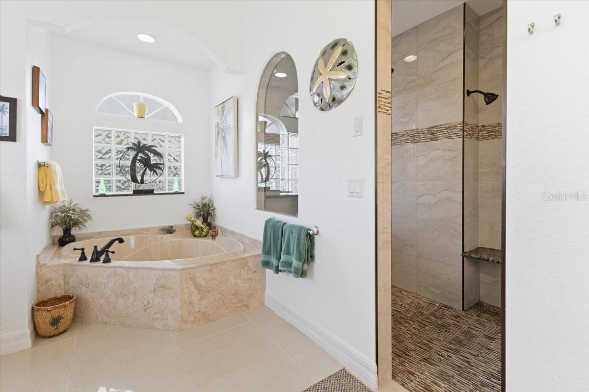 Image 31 of 72 For 185 Rotonda Boulevard E