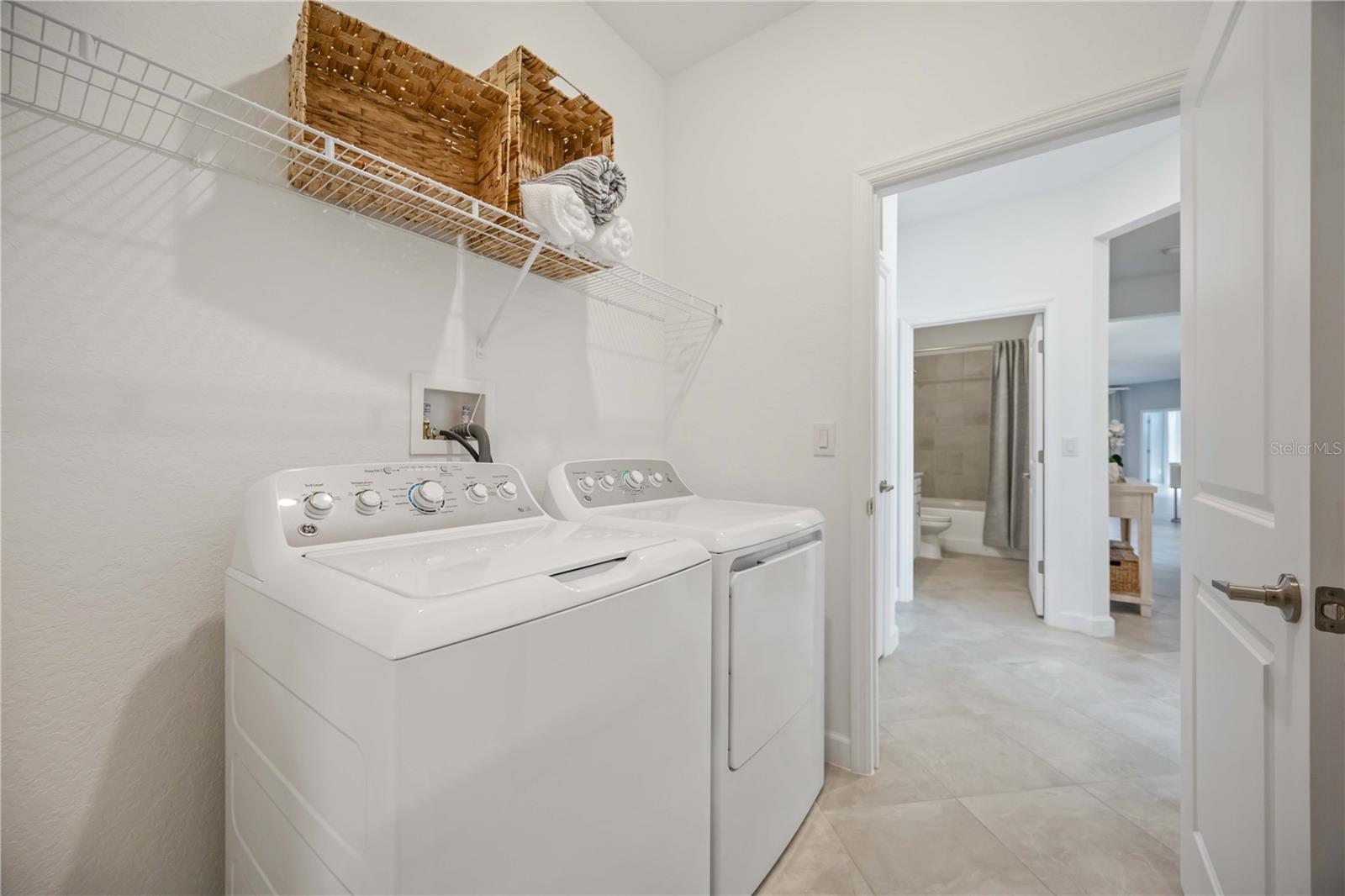 Image 40 of 57 For 8462 Water Lily Court