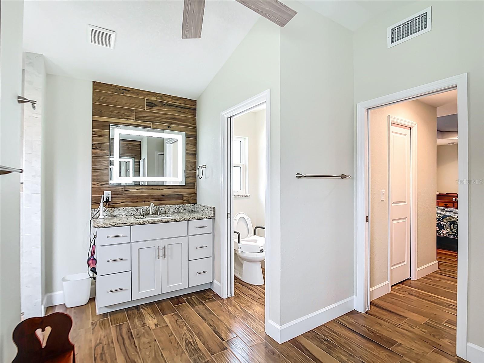 Image 25 of 49 For 239 Broadmoor Lane