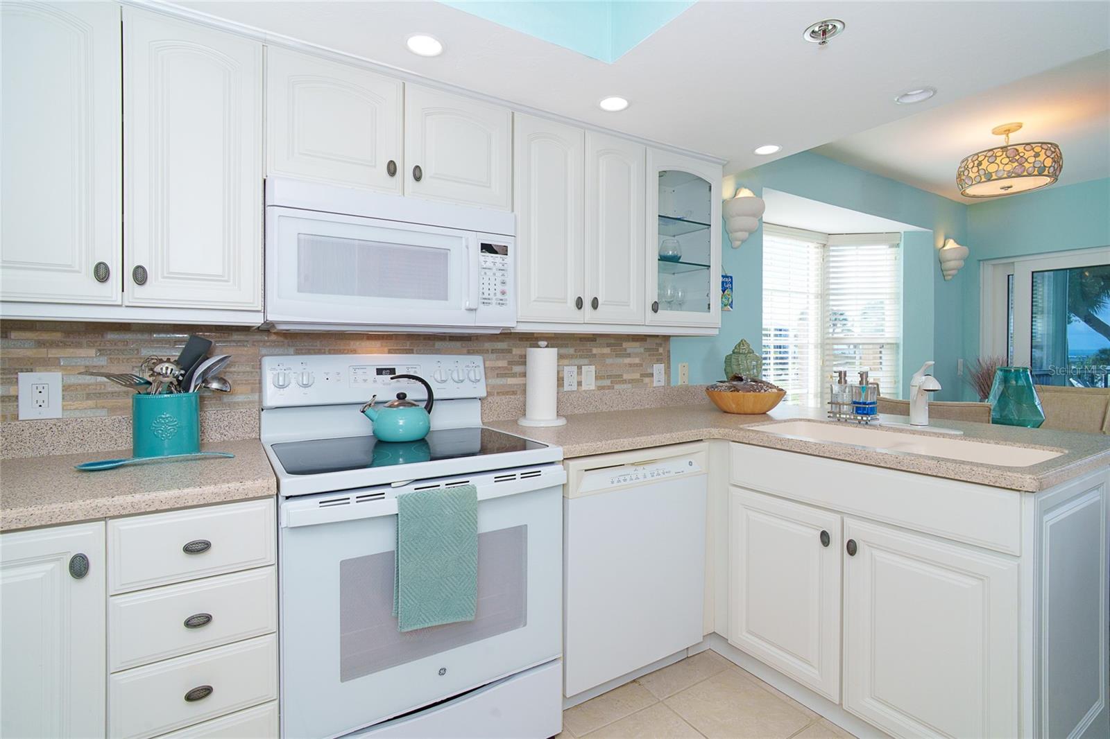 Image 12 of 39 For 7446 Palm Island Drive 3511